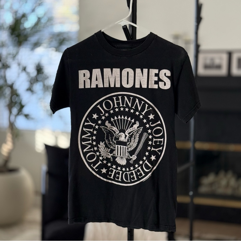 Vintage Y2K Ramones Band Tee